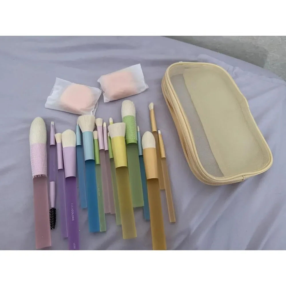 18-Pieces Multi-Color Travel-Friendly Brushes & Sponges With Storage Bag